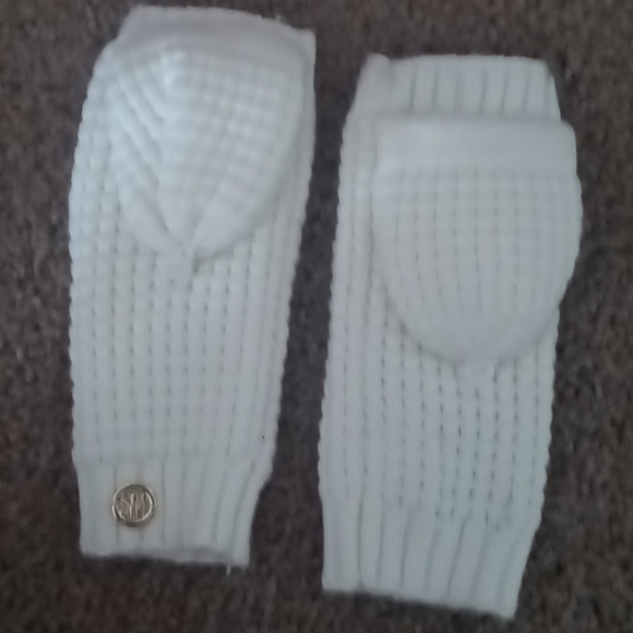 Gloves - Picture 1 of 1